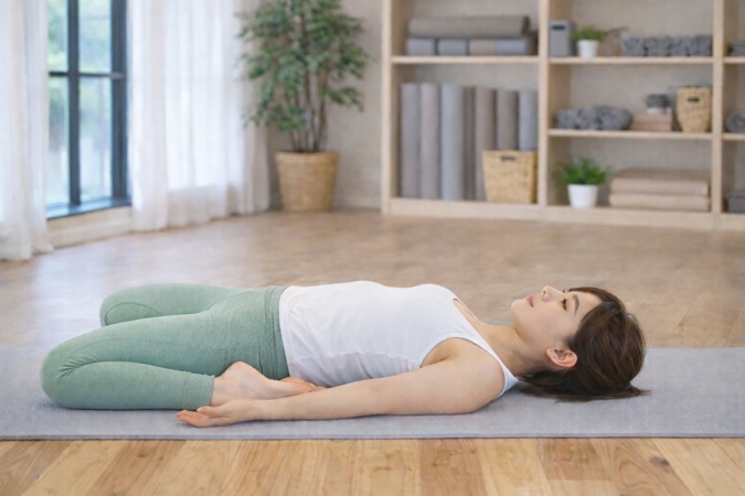 仰向けの英雄のポーズとは？